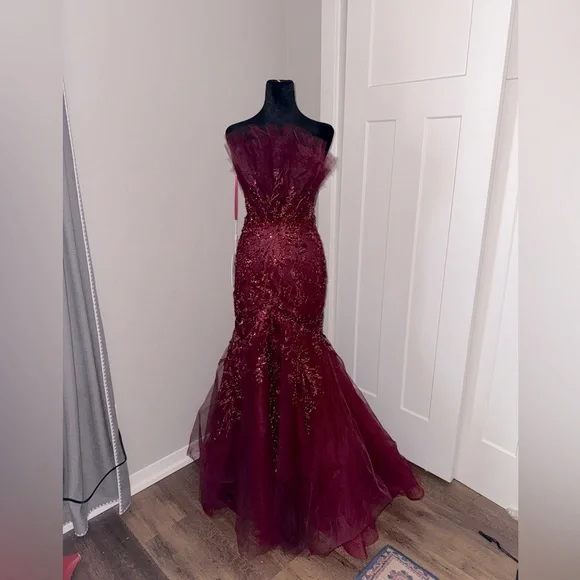 mac duggal burgundy dress Mac Duggal - Burgundy Sleeveless Gown With Embellished Cape main image 0